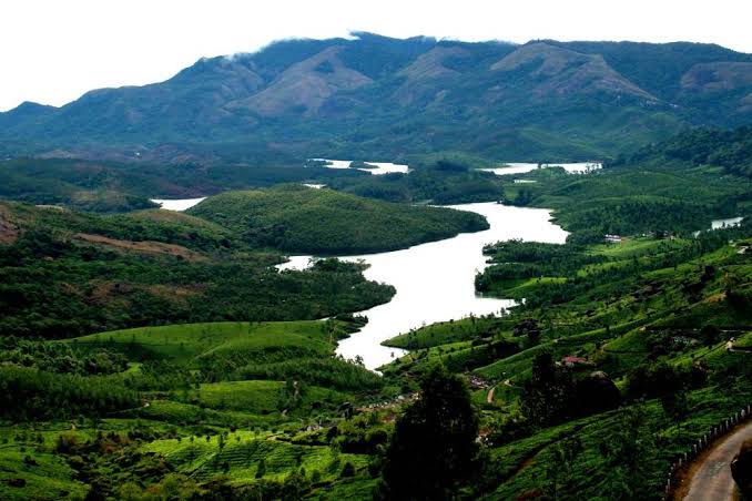 anayirangal dam view point